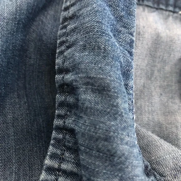 EUC Set of 2 Women’s Button-Up Shirts: 1 Floral and 1 Denim Short-Sleeve - Picture 11 of 16